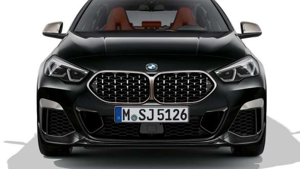 Аэродинамический пакет M, BMW M235i xDrive Gran Coupe F44, вид спереди Аэродинамический пакет M, BMW M235i xDrive Gran Coupe F44, "Черный Сапфир металлик", вид спереди