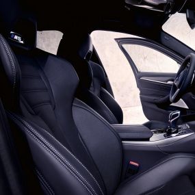 BMW M5 Competition F90 LCI Facelift 2020, салон BMW M5 Competition F90 LCI Facelift 2020, салон с многофункциональными сиденьями M