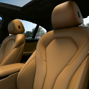 Многофункциональные сиденья M, BMW M550i xDrive G30 LCI Facelift 2020, салон Многофункциональные сиденья M, BMW M550i xDrive G30 LCI Facelift 2020, салон