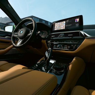 BMW M550i xDrive G30 LCI Facelift 2020, кокпит с 12,3" контрольным дисплеем BMW M550i xDrive G30 LCI Facelift 2020, кокпит с 12,3" контрольным дисплеем