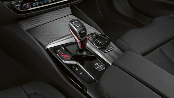 BMW M5 Competition с 8-ступенчатой автоматической коробкой передач M Steptronic с технологией Drivelogic F90 LCI Обновление 2020 г. Интерьер BMW M5 Competition с 8-ступенчатой автоматической коробкой передач M Steptronic с технологией Drivelogic F90 LCI Обновление 2020 г. Интерьер