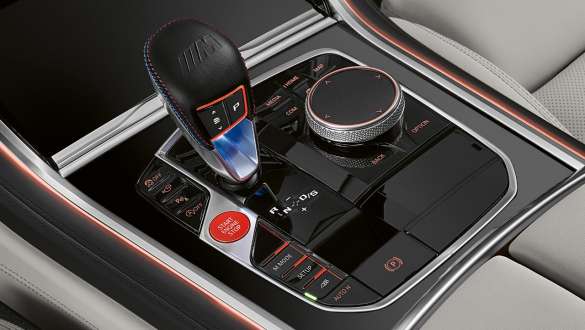 Селектор коробки передач M модели BMW M8 Competition Gran Coupe Селектор коробки передач M модели BMW M8 Competition Gran Coupe F93 2020 МГ, интерьер
