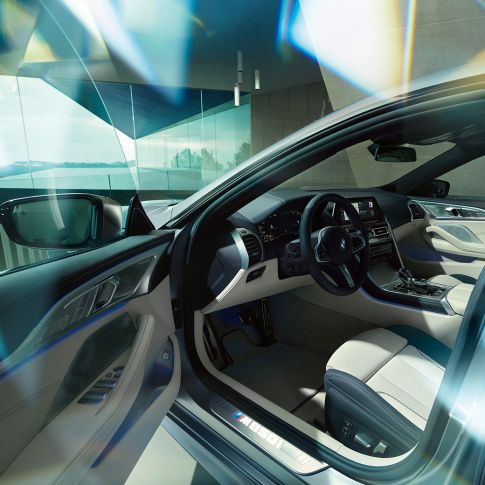 Место водителя BMW M850i xDrive Gran Coupe G16 Место водителя BMW M850i xDrive Gran Coupe G16 2019 МГ, интерьер