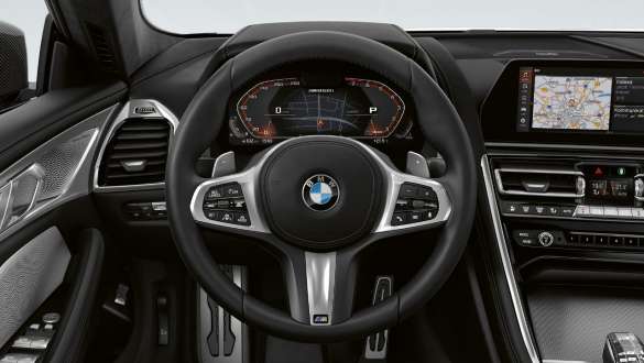 Обтянутое кожей рулевое колесо М модели BMW M850i xDrive Gran Coupe G16 Обтянутое кожей рулевое колесо М модели BMW M850i xDrive Gran Coupe G16 2019 МГ, интерьер