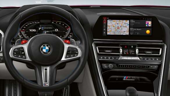 Эксклюзивная панель приборов M модели BMW M8 Competition Gran Coupe F93 Эксклюзивная панель приборов M модели BMW M8 Competition Gran Coupe F93 2020 МГ, место водителя
