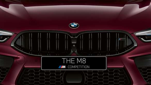 Эксклюзивная решетка радиатора M модели BMW M8 Competition Gran Coupe F93 BMW M8 Competition Gran Coupe F93 2020 МГ цвета Аметрин металлик из линейки BMW Individual, эксклюзивная решетка радиатора M, вид спереди