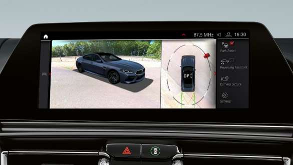 Ассистент парковки Plus в автомобилях BMW М8 Gran Coupe F93 Ассистент парковки Plus в автомобилях BMW М8 Gran Coupe F93 2020 МГ, интерьер