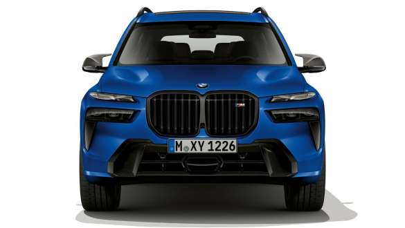 BWM X7 M60i G07 LCI синего цвета Frozen Marina Bay Blue, вид спереди, статика BWM X7 M60i G07 LCI синего цвета Frozen Marina Bay Blue, вид спереди, статика