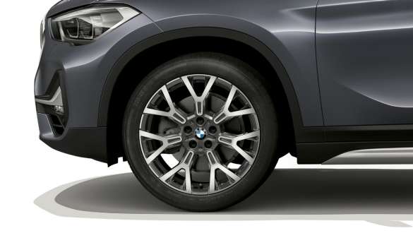 BMW X1 F48 LCI, 19” легкосплавный диск BMW X1 F48 LCI, крупный план 19" легкосплавного диска