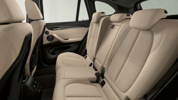 BMW X1 F48 LCI, регулируемые задние сиденья BMW X1 F48 LCI, салон с регулируемыми задними сиденьями