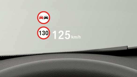BMW X1 F48, проекционный дисплей BMW X1 F48 LCI, салон, крупный план проекционного дисплея