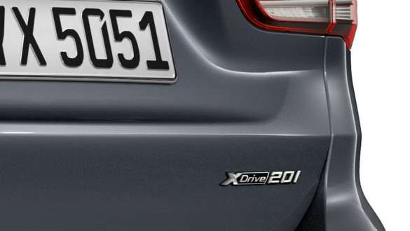 BMW X1 F48, логотип BMW xDrive BMW X1 F48 LCI, крупный план логотипа BMW xDrive на задней части