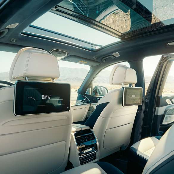 BMW X7 интерьер BMW X7 интерьер: перспектива с третьего ряда сидений