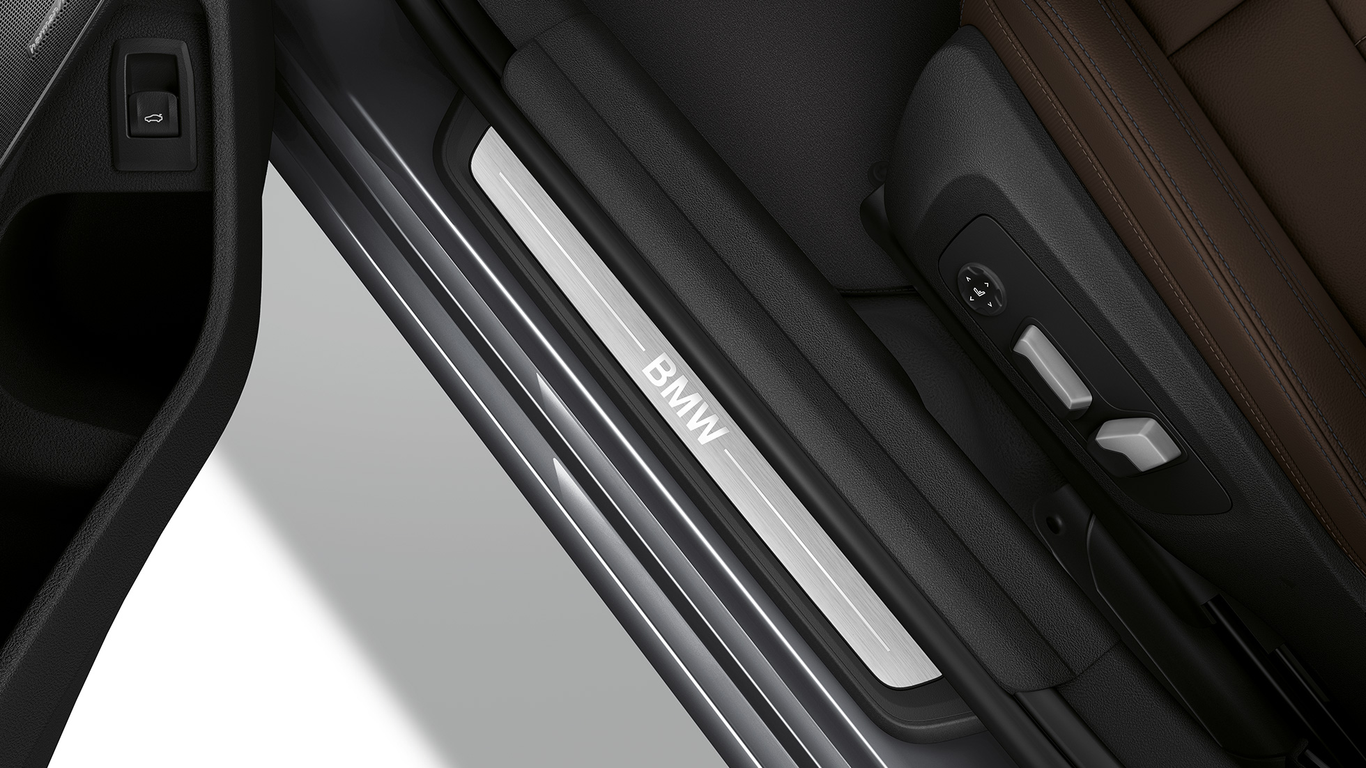 BMW серии 3 Седан Luxury Line, пороги. Вид сверху на пороги седана BMW 3 серии Luxury Line.