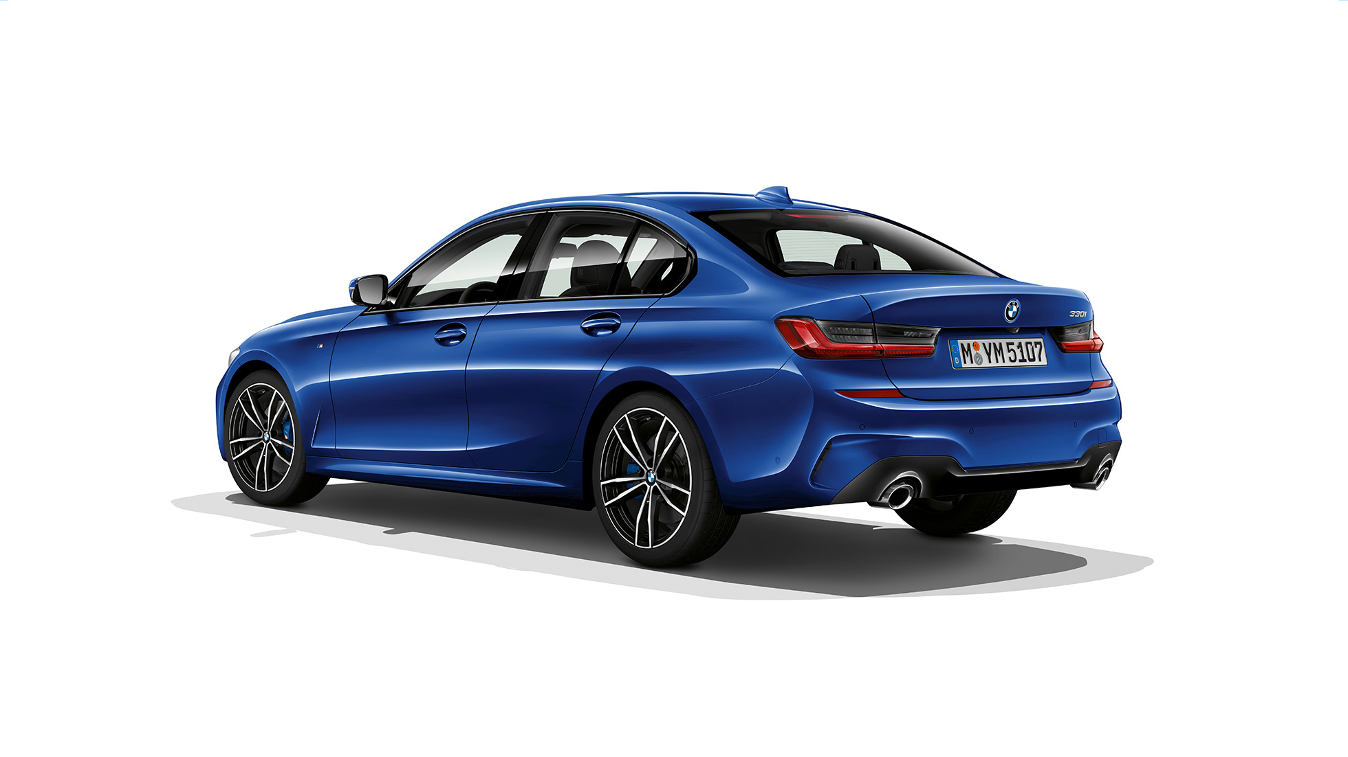 BMW 3 серии Седан M Sport, задняя часть. Задний снимок седана BMW 3 серии M Sport с поворотом в три четверти.