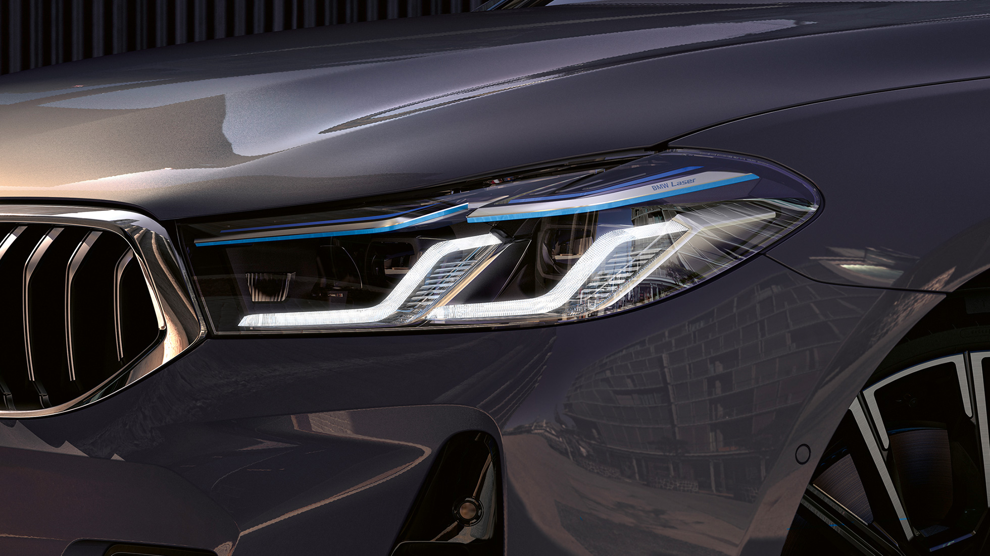 Лазерные фары BMW Laserlight BMW 6 серии GT G32 2020 года Лазерные фары BMW Laserlight BMW 6 серии GT 640i xDrive G32 2020 года, цвет «Серый Бернина», вид спереди крупным планом