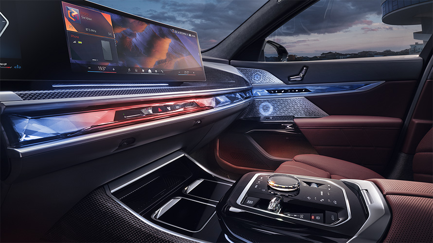 BMW 7 Сериялы Седан G70 ICE 740i M Sports пакеті интерьері, CraftedClarity өңдеуі және BMW иілген дисплейі