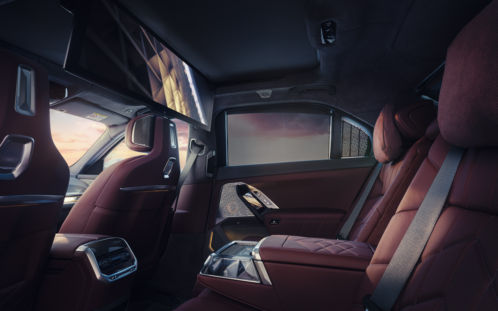 Интерьер BMW 7 Серии Седан G70 ICE 740i пакет M Sports, вид сзади Интерьер BMW 7 Серии Седан G70 ICE 740i пакет M Sports информационно-развлекательная система, вид сзади
