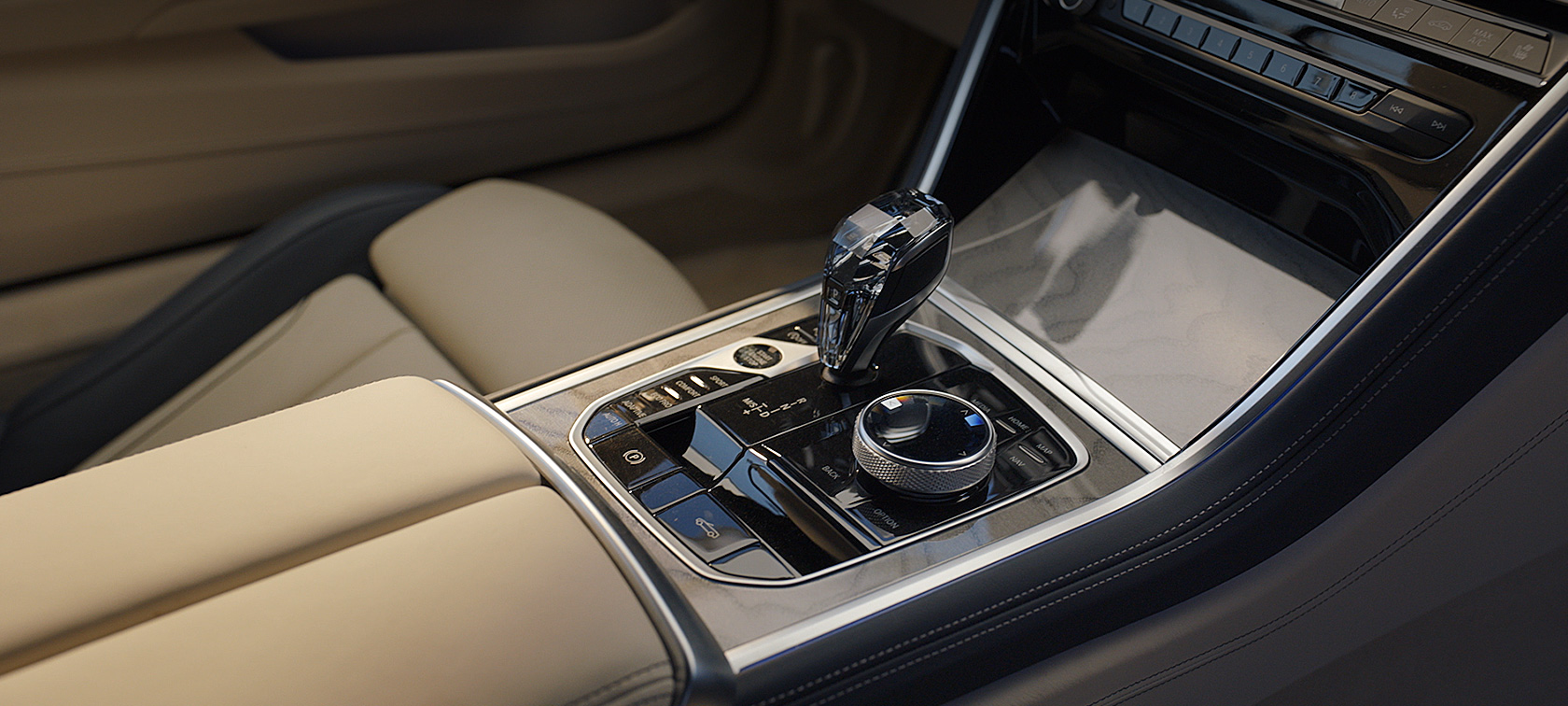 Особенности дизайна интерьера автомобиля BMW 8 Серии Cabrio G14 LCI (рестайлинг 2022 года) Особенности дизайна интерьера автомобиля BMW 8 Серии Cabrio G14 LCI (рестайлинг 2022 года)