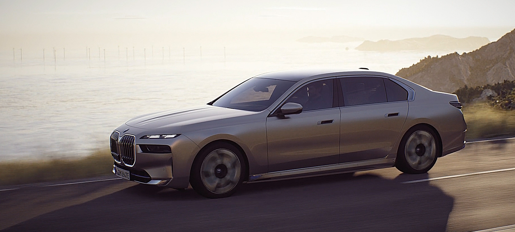 BMW i7 G70, видео динамичного движения BMW i7 G70, "Серый Оксид металлик", видео динамичного движения