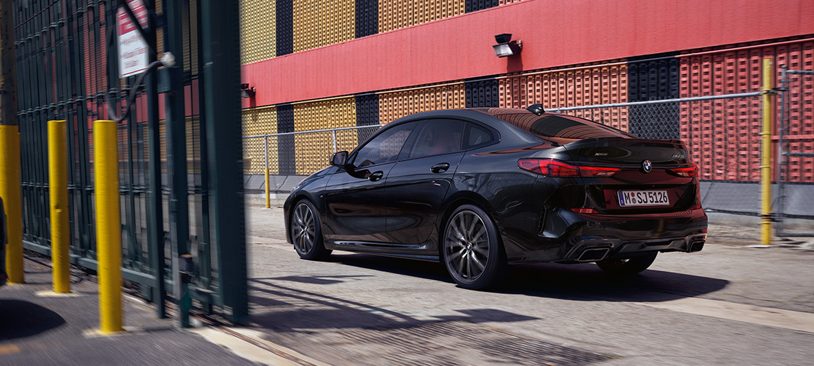 Пакет M Performance, BMW M235i xDrive Gran Coupe F44 Пакет M Performance, BMW M235i xDrive Gran Coupe F44 "Черный Сапфир металлик", вид сбоку в три четверти