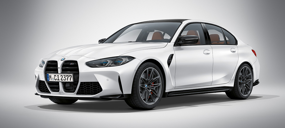BMW M3 G80 2020 "BMW Individual Морозный Белый Бриллиант металлик" BMW M3 G80 2020 "BMW Individual Морозный Белый Бриллиант металлик", вид спереди в три четверти в статике
