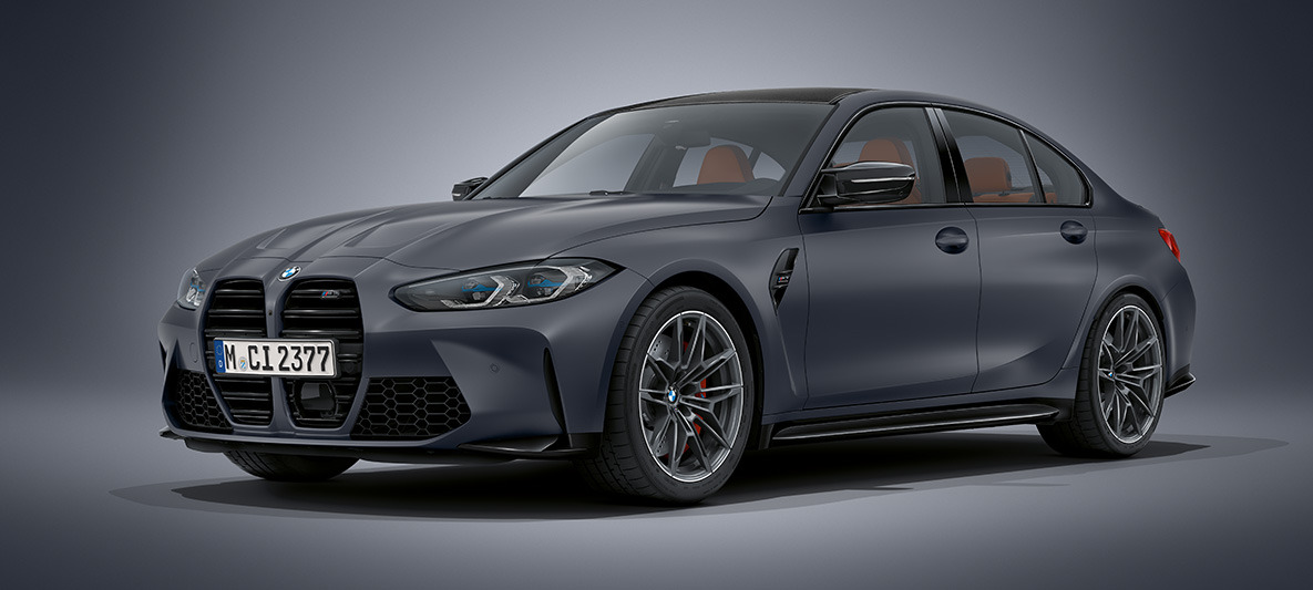 BMW M3 G80 2020 "BMW Individual Морозный Темно-серый металлик" BMW M3 G80 2020 "BMW Individual Серый Бруклин металлик", вид спереди в три четверти в статике
