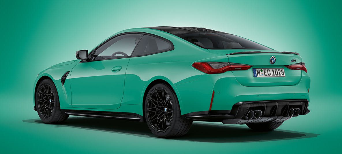 BMW M4 Coupé BMW Individual Mint Green металлический G82 2021 вид с трех четвертей спереди BMW M4 Coupé BMW Individual Mint Green металлический G82 2021 вид с трех четвертей спереди