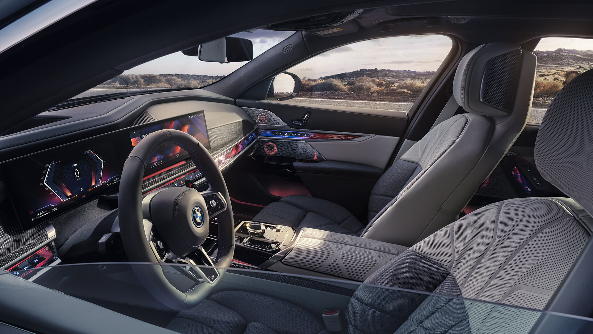 Режим My Mode Sport на BMW M760e xDrive G70 Режим My Mode Sport на BMW M760e xDrive G70, вид на интерьер снаружи через полуоткрытое окно