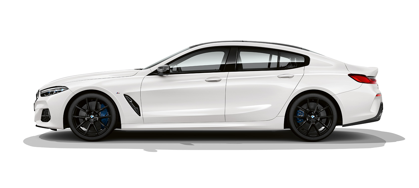 BMW M850i xDrive Gran Coupe, вид сбоку G16 BMW M850i xDrive Gran Coupe G16 2019 МГ цвета Белый Минерал из линейки BMW Individual, вид сбоку