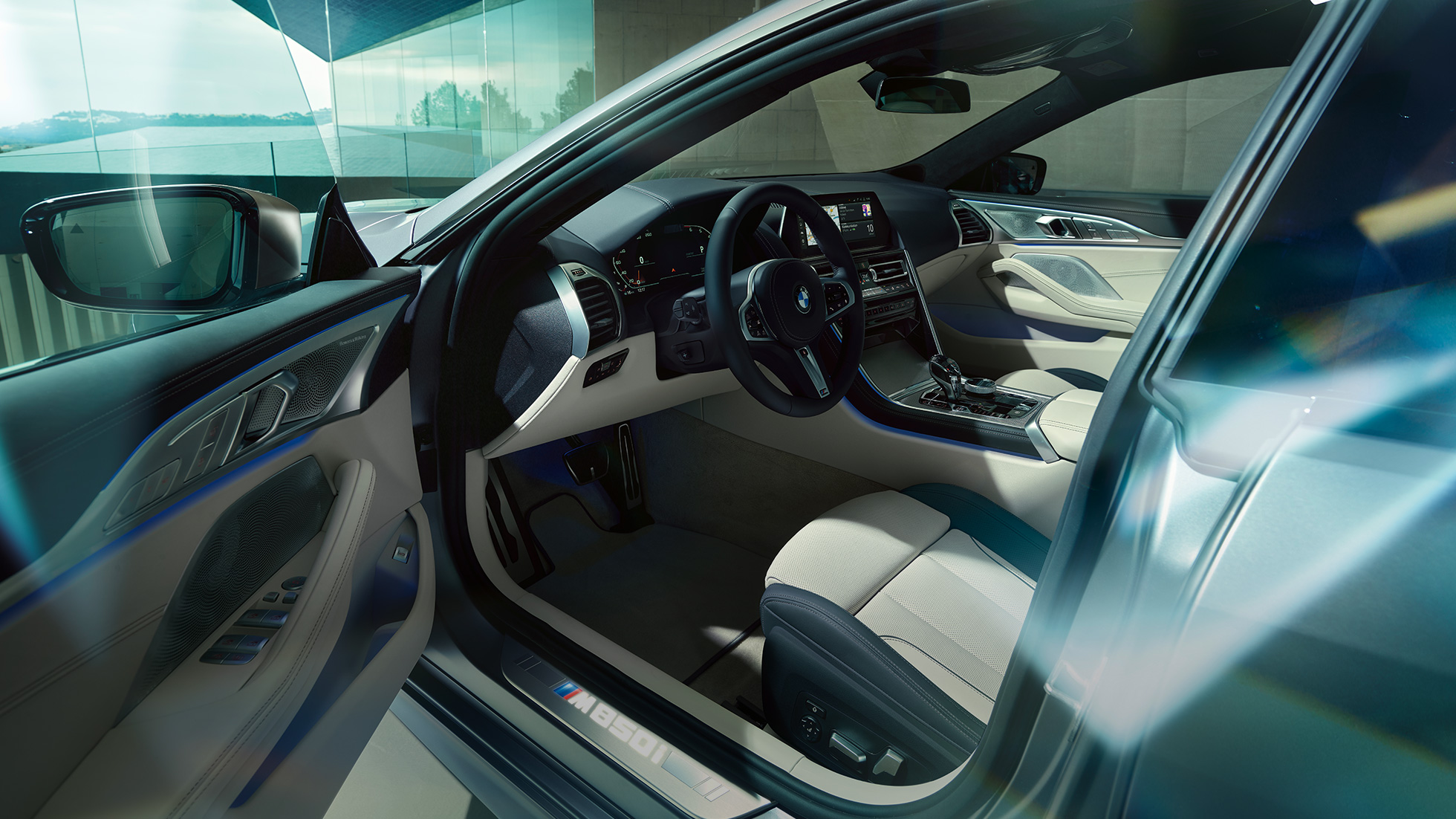 Место водителя BMW M850i xDrive Gran Coupe G16 Место водителя BMW M850i xDrive Gran Coupe G16 2019 МГ, интерьер