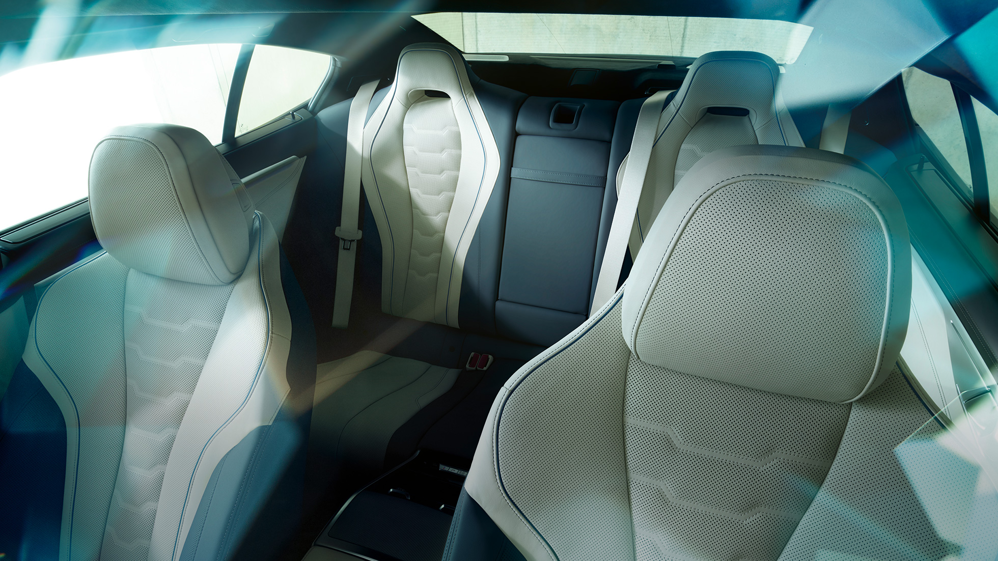 Роскошные сиденья с кожаной обивкой в BMW M850i xDrive Gran Coupe G16 Роскошные сиденья с кожаной обивкой в BMW M850i xDrive Gran Coupe G16 2019 МГ, интерьер