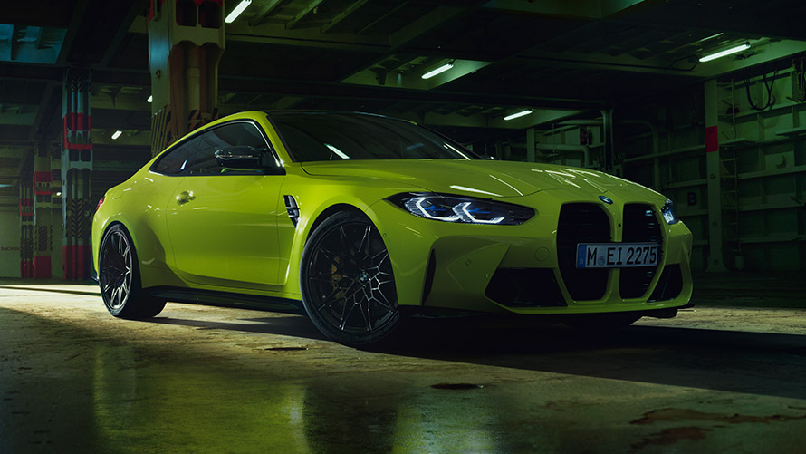 BMW M4 G82 төрттен үш бөлігімен жанынан көрінісі, қозғалыссыз BMW M сериялы BMW M4 G82 төрттен үш бөлігімен жанынан көрінісі, қозғалыссыз