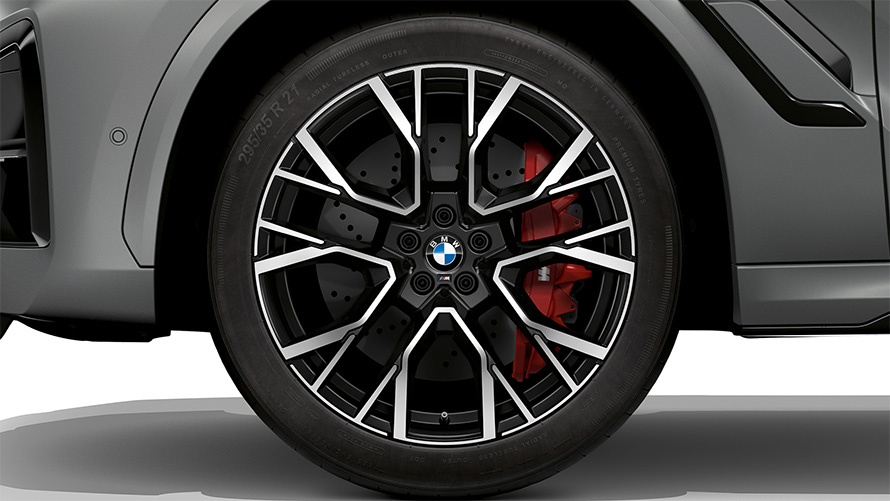 BMW X6 M Competition F96 2023, 21"/22" M легкосплавные диски Star-spoke 818 M черного цвета