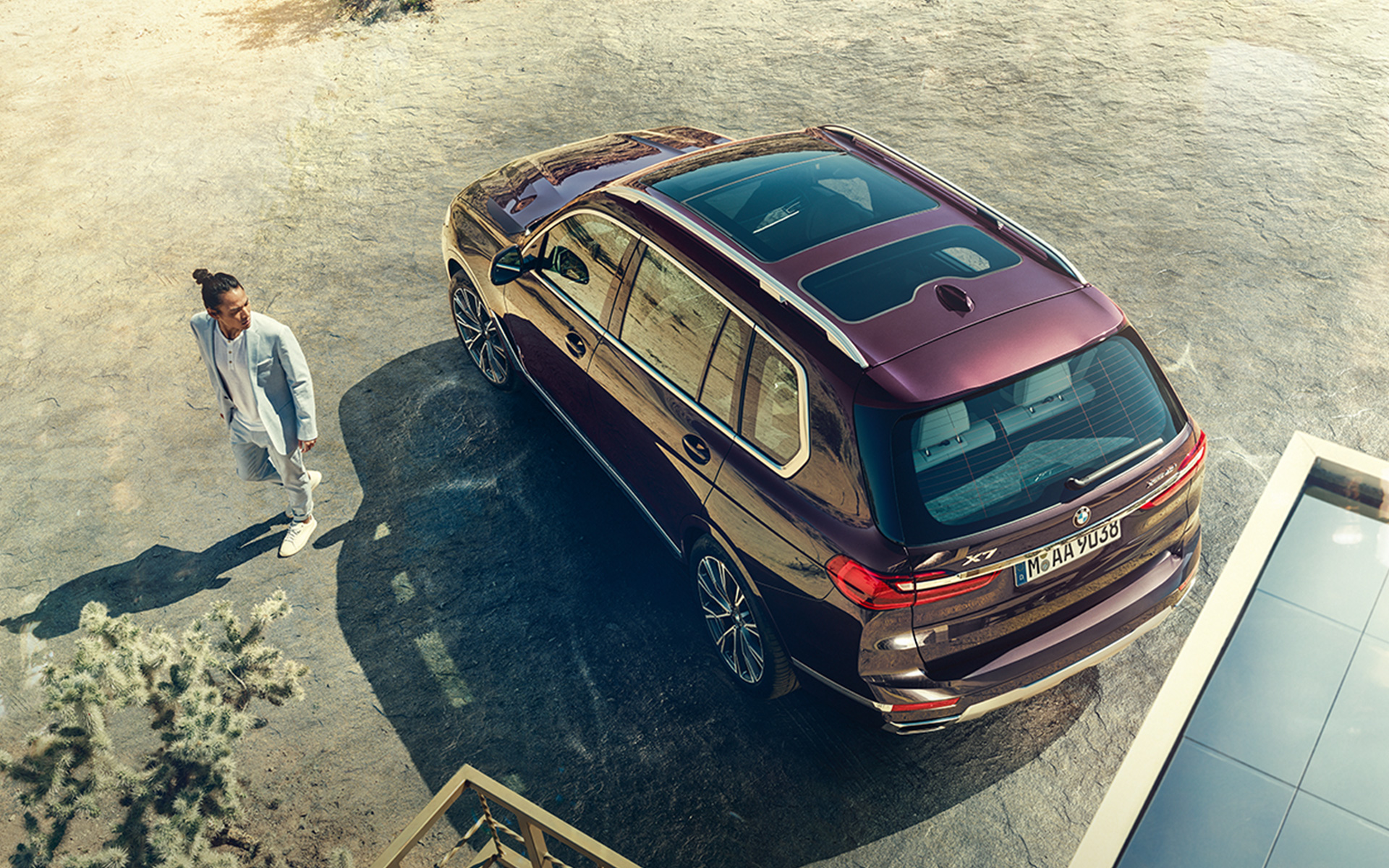 BMW X7 Individual xDrive40i G07 2018 "Аметрин металлик", вид сверху с моделью BMW X7 Individual xDrive40i G07 2018 "Аметрин металлик", вид сверху с моделью