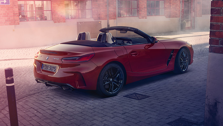 BMW Z4 Roadster (G29) на улице, вид сбоку BMW Z4 Roadster (G29) на улице, вид сбоку
