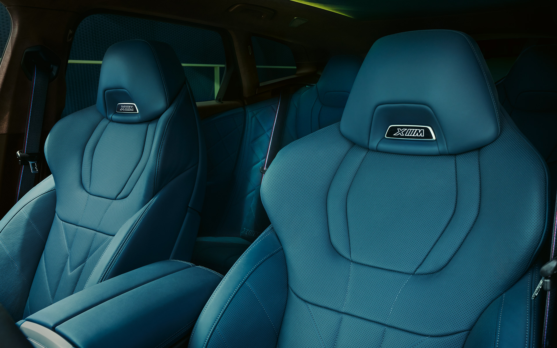 BMW Individual полная обивка мелкозернистой кожей Merino "Красный Фиона"/"Черный" BMW Individual полная обивка мелкозернистой кожей Merino "Красный Фиона"/"Черный"