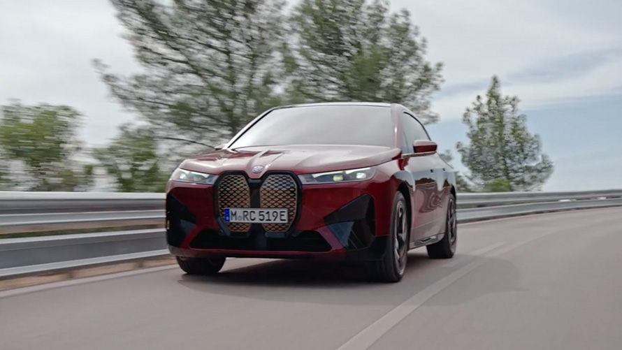 Электромобили BMW, BMW iX, мощная динамика электромобиля на видео Электромобили BMW, BMW iX, мощная динамика электромобиля на видео