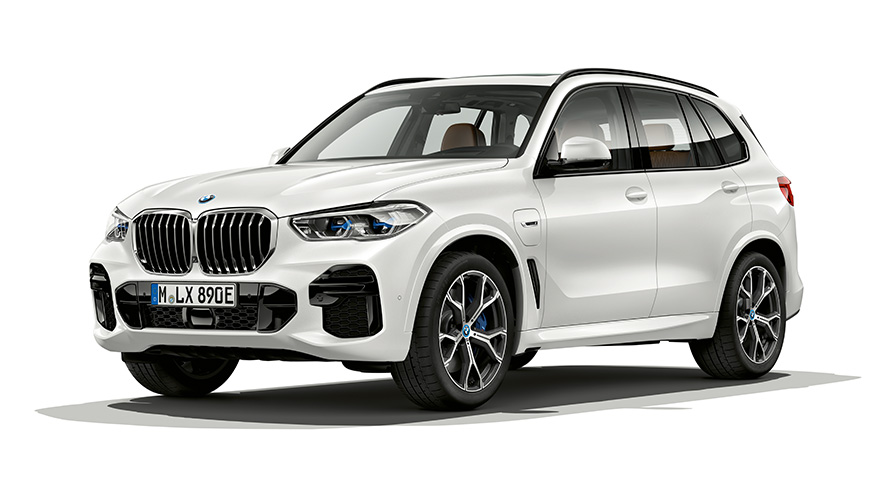BMW X5 xDRIVE45e PHEV вид на три четверти спереди BMW X5 xDRIVE45e PHEV вид на три четверти спереди