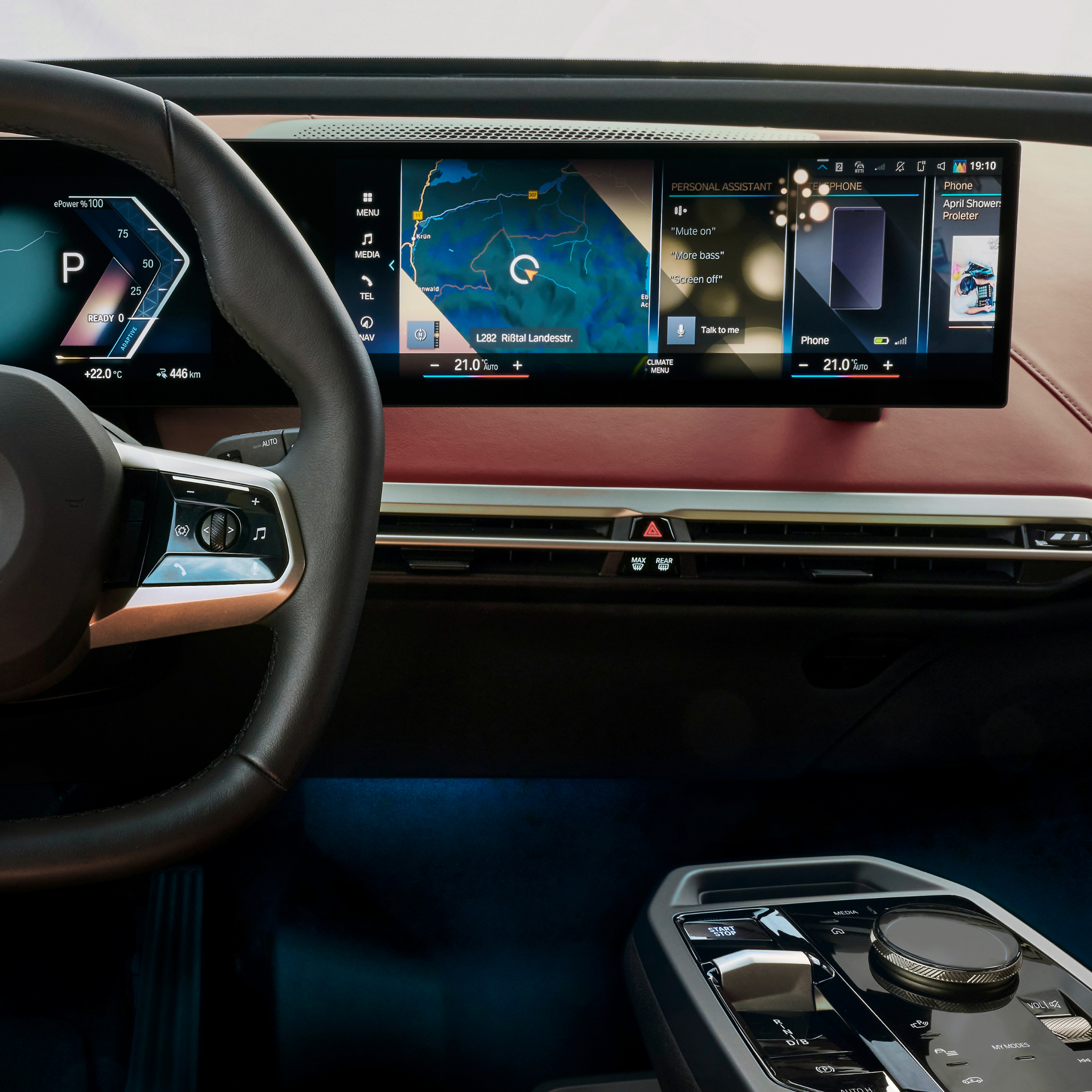 Дисплей BMW с приложениями, фрагмент