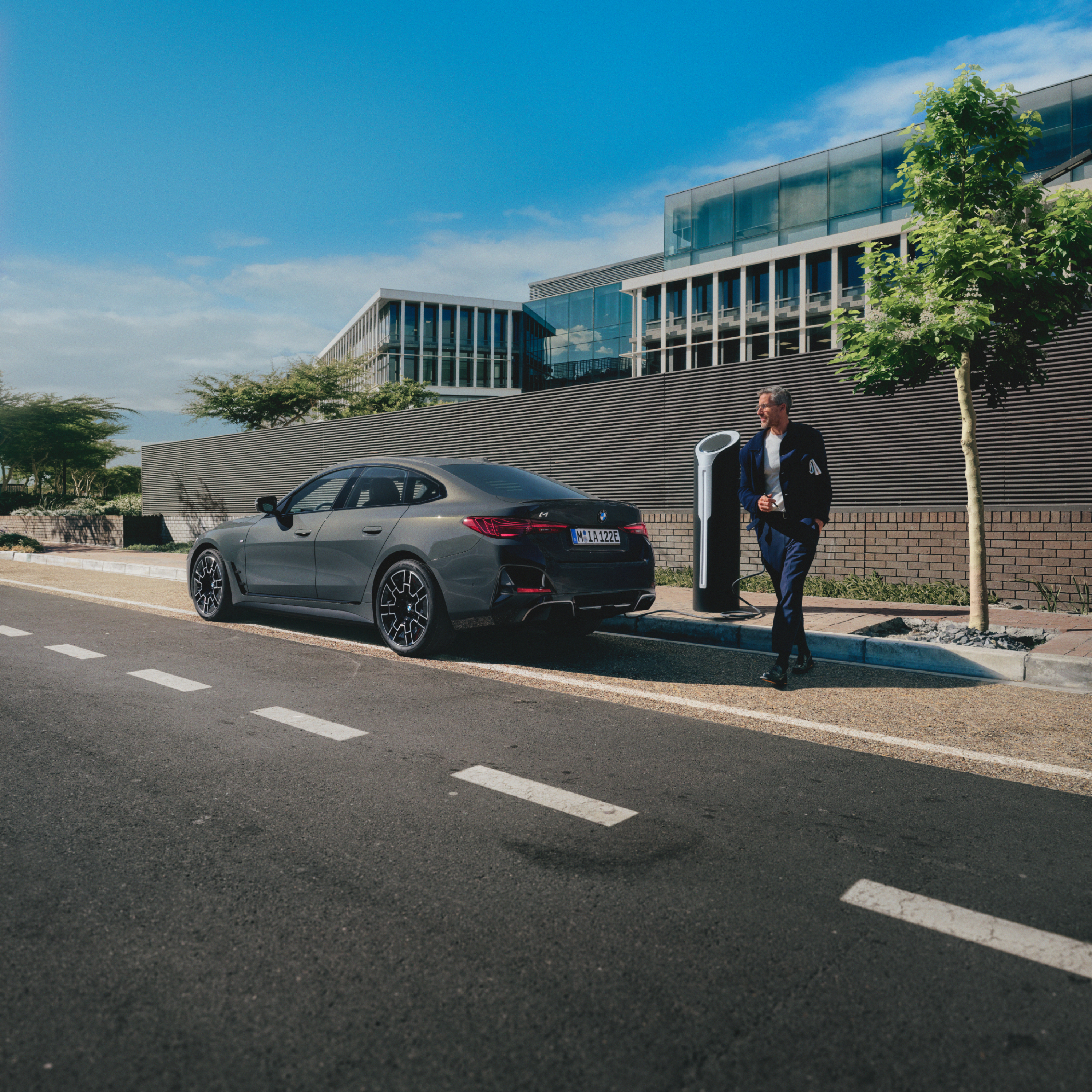 Информация о зарядных станциях для электромобилей BMW
